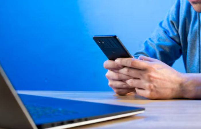 Сәтбаевта алаяқтар интернет арқылы қарияның 1,8 млн теңгесін жымқырған