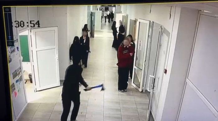 ​Құлсарыда мектепте оқушысы балтамен жүгірді