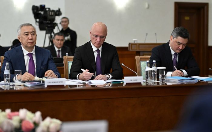 Тоқаев: Банктер экономиканы қаржыландырудағы заңды рөліне оралуы тиіс