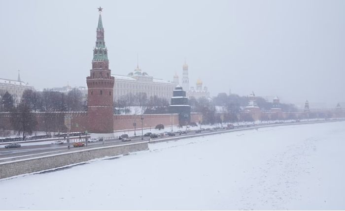 Ресей билігі WhatsApp пен YouTube-ті «тәуелсіз интернеттен» алып тастады