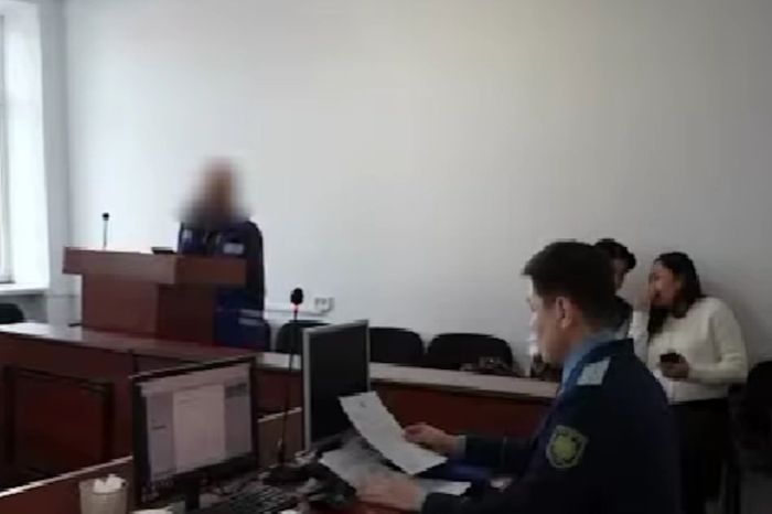 Атырауда банк картасын жалға берген азаматқа алғашқы үкім шықты