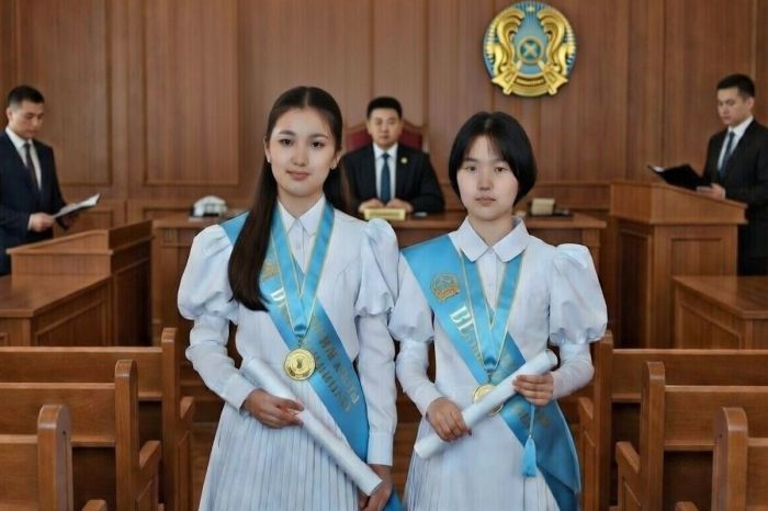 Атырауда екі оқушы «Алтын белгі» алу құқығын сот арқылы қорғап алды
