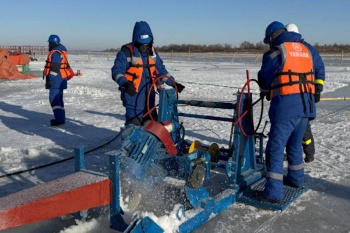 Атырауда мұнайқұбыршылар мұз астындағы апатты жоюға дайындықты пысықтады