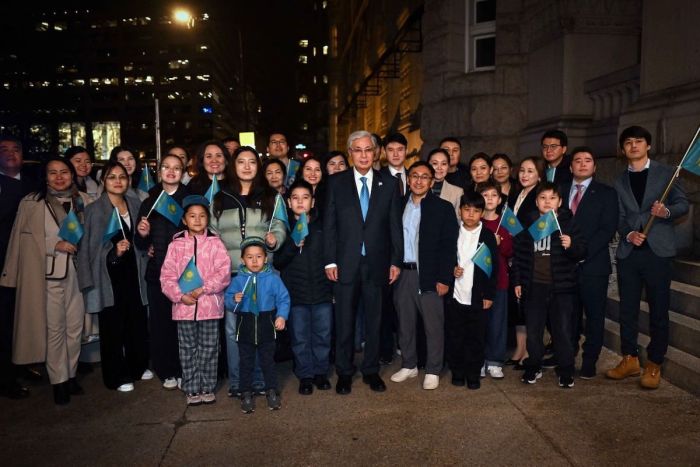 Тоқаев жұмыс сапарымен Вашингтонға ​барып, қазақстандықтармен кездесті