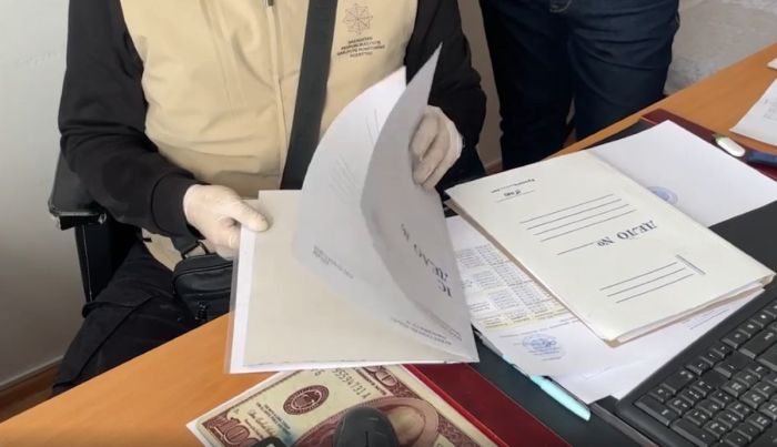 ​Түркістанда 583 млн теңге жымқырған 14 шенеунікке үкім шықты