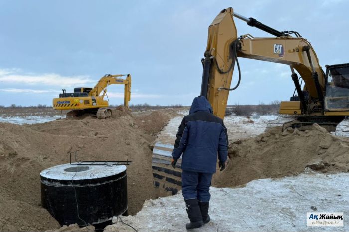 Қызылқоға ауданында қайтарылған активтерге  мектеп пен су құбыры салынуда
