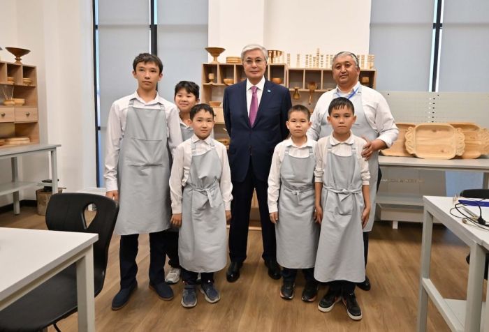 Шикізаттық тәуелділіктен сенімді өсімге: Тоқаевтың президенттігінің жеті жылы