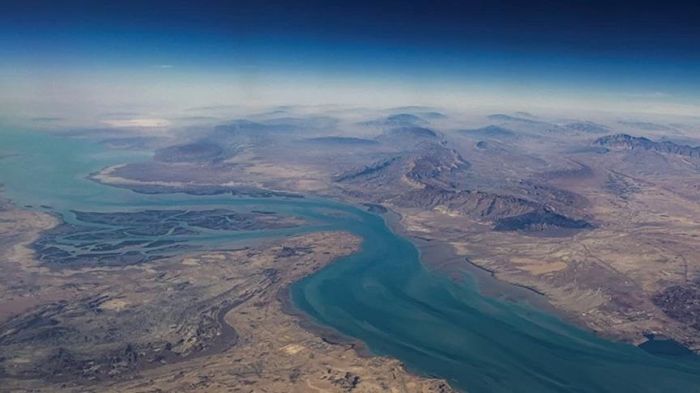 ​Иран Ормуз бұғазындағы мұнай танкерлеріне соққы жасалғанын мәлімдеді