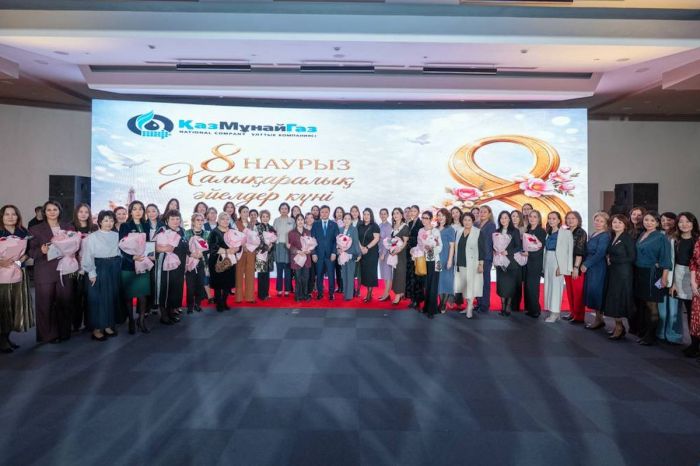 «​ҚазМұнайГаз»-да мұнайшы-әйелдер марапатталды