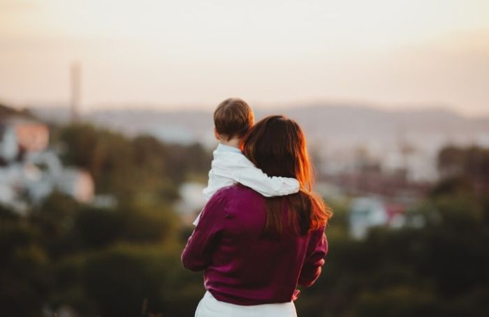 Өскеменде прокуратура араласқаннан кейін бала анасына берілді