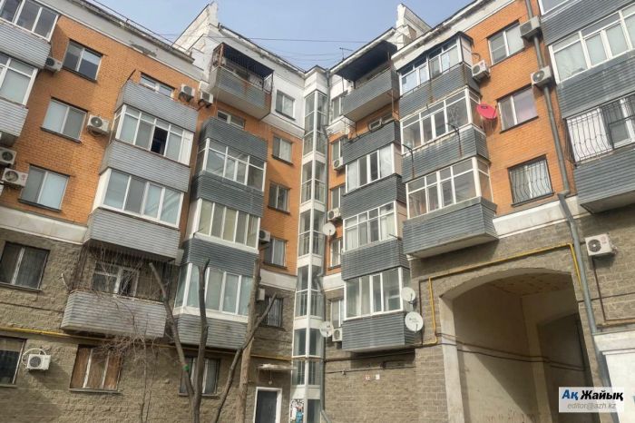 Атырауда Құрманғазы көшесіндегі көпқабатты үй газсыз отыр
