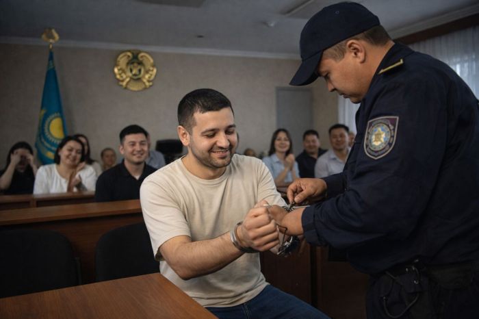 Атырауда 50 млн теңгеден астам қаржыны алдап алған алаяқ түрмеден босатылды