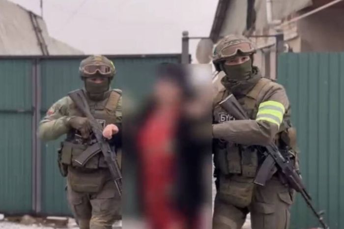 ​Талдықорғанда арнайы жасақ сақшылары зейнеткерді қамауға алды