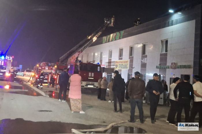 Атырау маңындағы екі қатарлы дүкеннен өрт шықты
