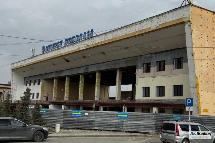 Атырауда миллиардтар жұмсалған теміржол вокзалы қайта бұзылды