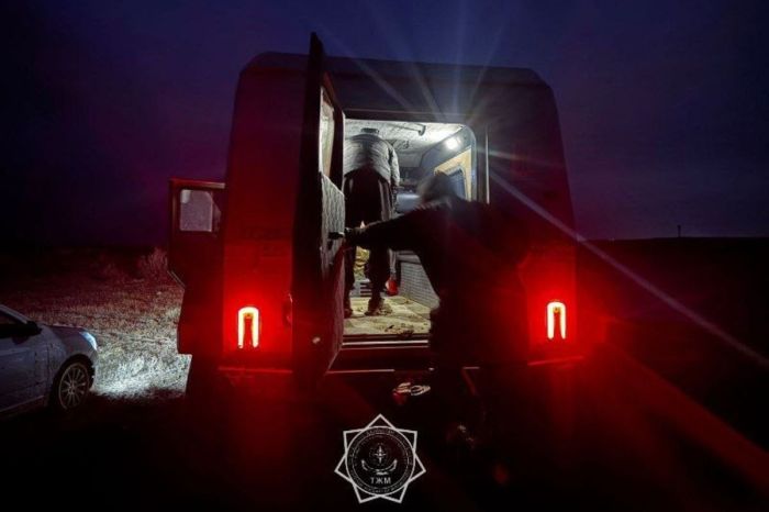 Батпақ тұзағы: Құлсары маңында құтқарушылар батпақта қалған жолаушыларды құтқарды