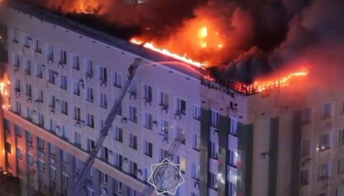 Ақтөбе әкімдігіндегі өртті сөндіруге 140-тан астам өрт сөндіруші қатысты 