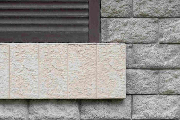 Үш жасар баланың үстіне ғимарат қаптамасы құлады: Қылмыстық іс қозғалды