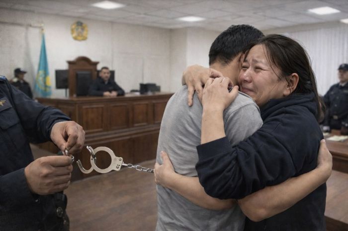 Өзін-өзі қорғау шегінен шығу: Кісі өлтіргені үшін сотталған әйелдің жазасы 6 жылдан бір жылға дейін қысқартылды