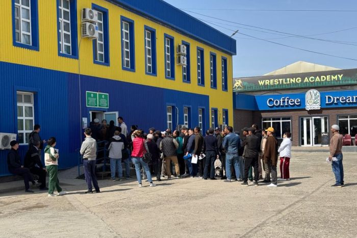 Мигранттар легі Атырау ХҚКО-да ұзын-сонар кезек тудырды