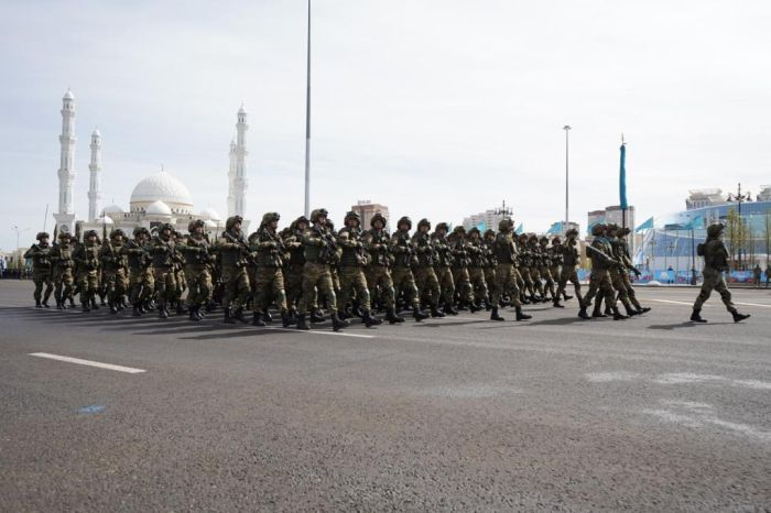 21 сәуір – Құрлық әскерлерінің құрылған күні