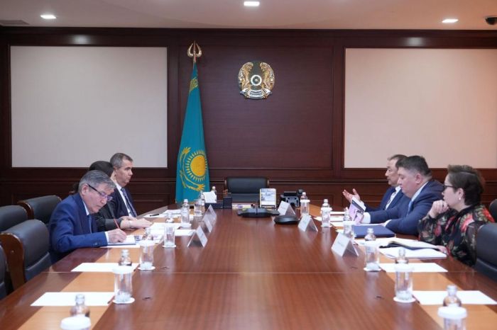 Қазақстан Республикасы Көлік министрі Air Astana басшысымен кездесті