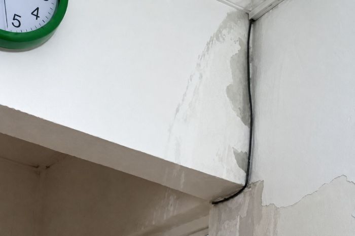 Құлсарыда көпқабатты үйдің шатырынан су кетіп, тұрғындар босып кетті