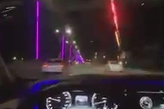 Атырауда көліктен отшашу атқан жастар ұсталды