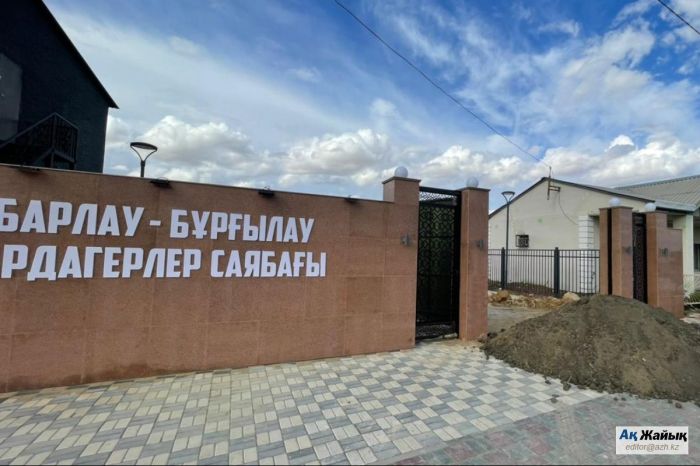 Ашылмай жатып, қирап жатыр: Құлсарыдағы жаңа саябақ нысаны бүлінді