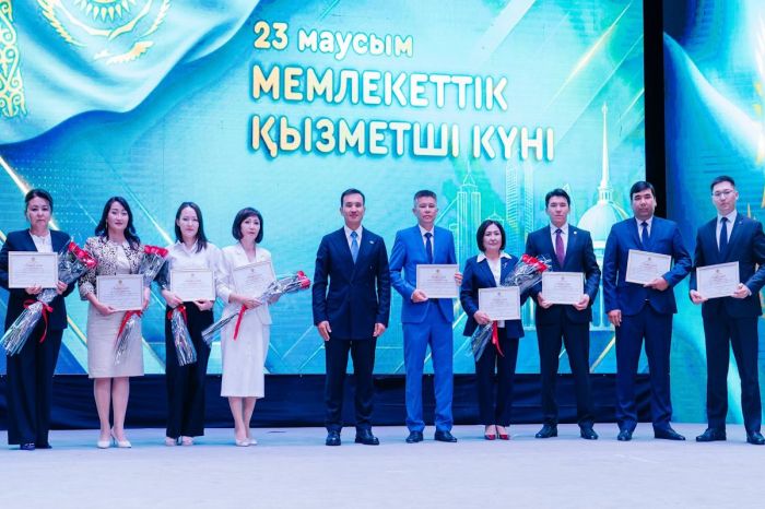 Атырауда үздік ​мемлекеттік қызметшілер марапатталды