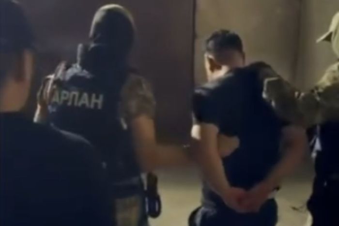 ​Шымкентте ақша бопсалаумен айналысқан блогер мен сыбайластары ұсталды