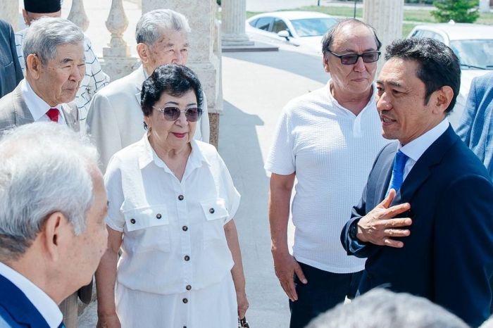 Болат Ақшолақов Атырау облысының ақсақалдарымен және ардагерлерімен кездесті