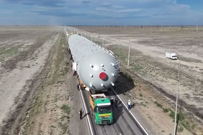 Алып колонна ​«Силлено» зауытының құрылыс алаңына жеткізілді