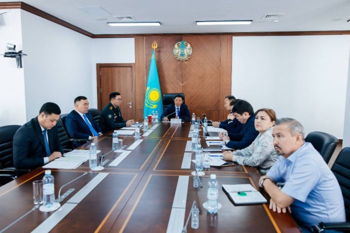 Үш ауысымды қысқарту, қауіпсіздікті күшейту: Атырау жаңа оқу жылына қалай дайындалуда