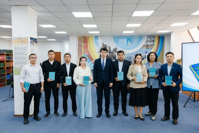 ​Атыраулық жастарға Президенттің кітабы тарту етілді