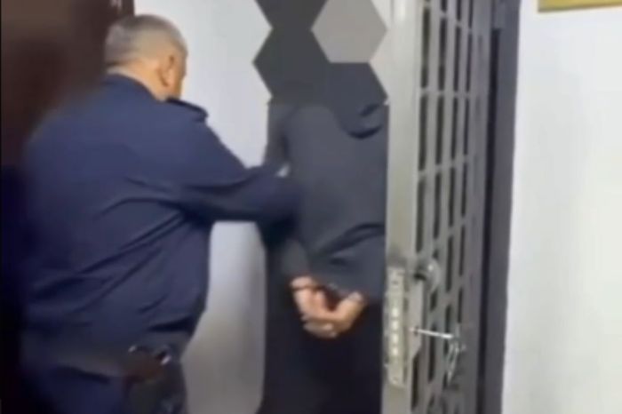 «Мен жай ғана әзілдедім»: Шахтинск тұрғыны полицейлерге қалжың айтып, қамауға алынды