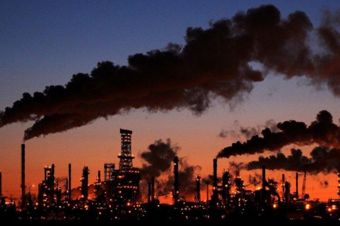 Жаһандық отын дағдарысы: Chevron мен ExxonMobil мәлімдеме жасады