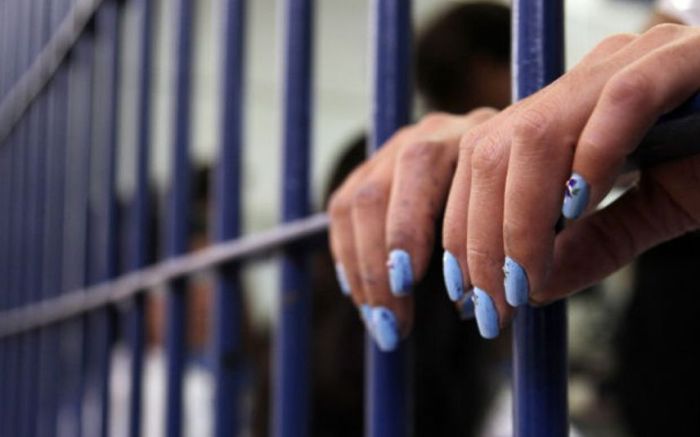 Астанада апалы-сіңлілі күйеулерімен бірге притон ұйымдастырды деп айыпталып жатыр