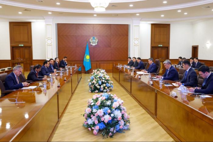 Олжас Бектенов қатарлық инвесторлармен Қашағандағы газ өңдеу зауыттарының құрылысын талқылады
