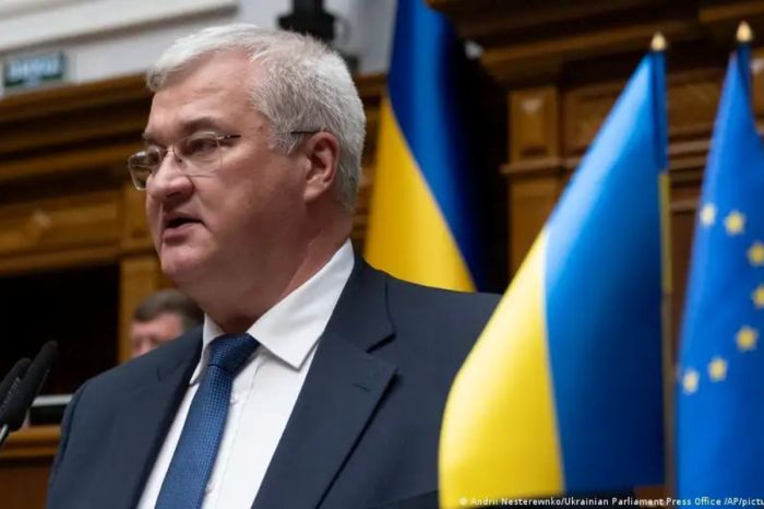 Зеленский Путинмен кездесуге және аумақтық мәселені талқылауға дайын