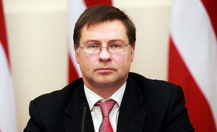 Латвия Премьер-Министрі қызметінен кетті