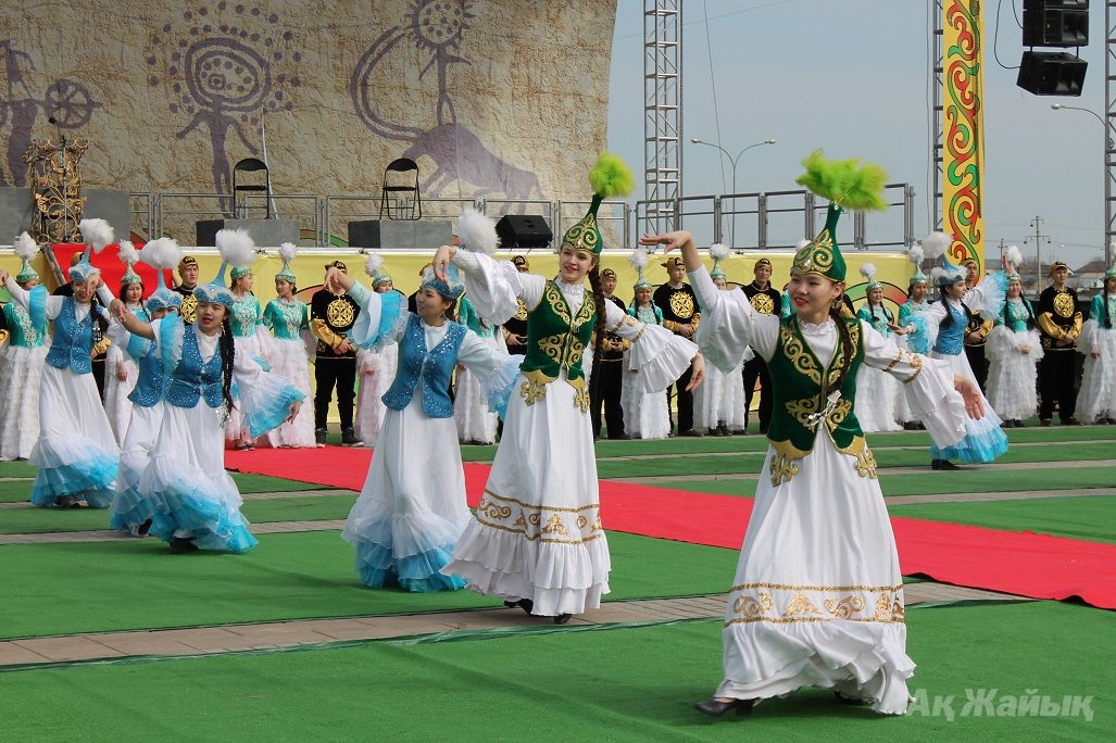 Фото на наурыз. Праздник Наурыз в Казахстане. С праздником Наурыз. Нооруз торжественный праздник. Игры на Наурыз национальные.