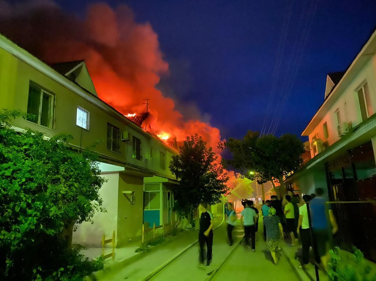 Пожар в ЖК «Гаухартас»: пожарные не сразу смогли подобраться к огню —  новости на сайте Ак Жайык