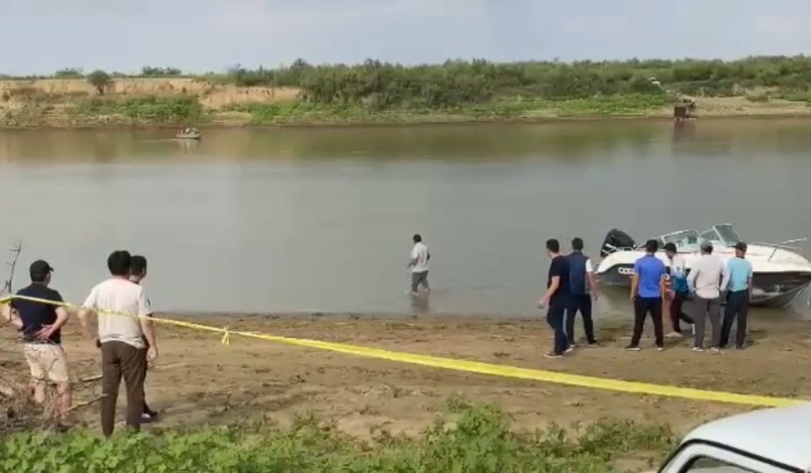 Поиск тела утонувшего акима продолжается: видео ДЧС — новости на сайте Ак  Жайык