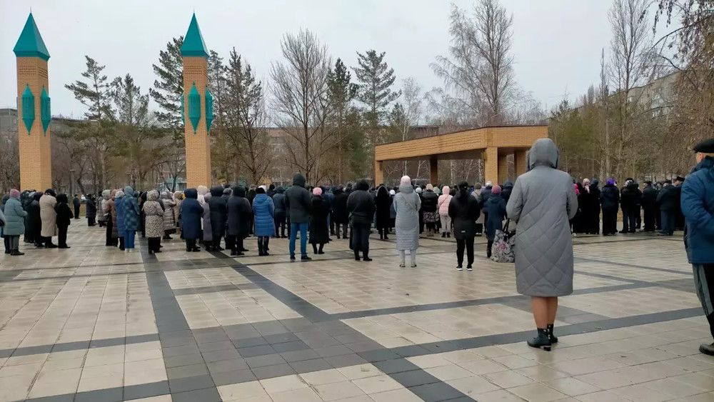 Похороны салтанат нукеновой в павлодаре видео. Куандык Бишимбаев и жена. Куандык Бишимбаев и Салтанат Нукенова фото. Салтанат Нукенова похороны. Куандык Валиханович Бишимбаев казахский государственный деятель.