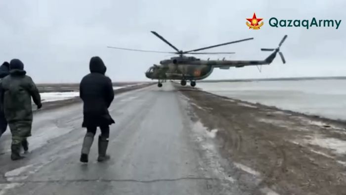 Армейская авиация эвакуирует население из зоны стихийного бедствия в Актюбинской области и ЗКО