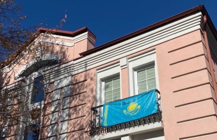 Посольство Казахстана в Украине рекомендует соотечественникам покинуть Одесскую и Харьковскую области