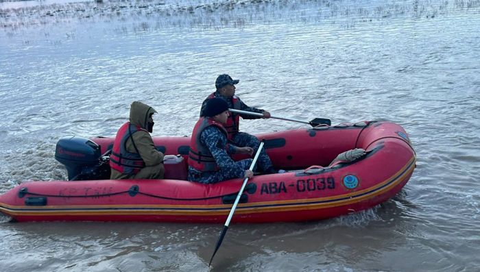 Продолжаются поиски пропавших на воде трех мужчин в области Абай