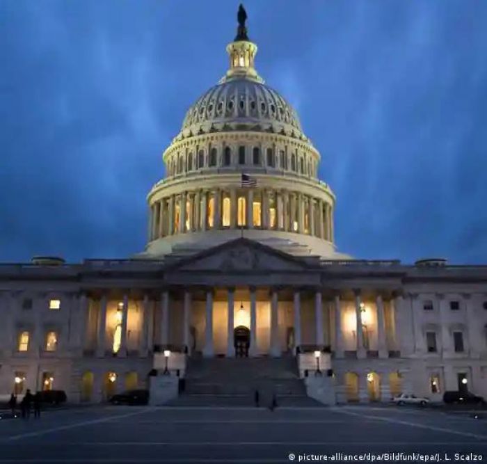 Зеленский призвал Конгресс США одобрить помощь Украине