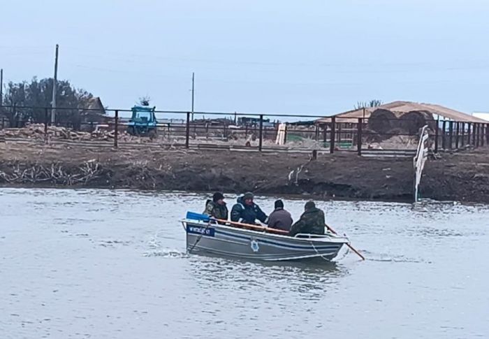 ​При проведении противопаводковых мероприятий спасателя ударили ножом